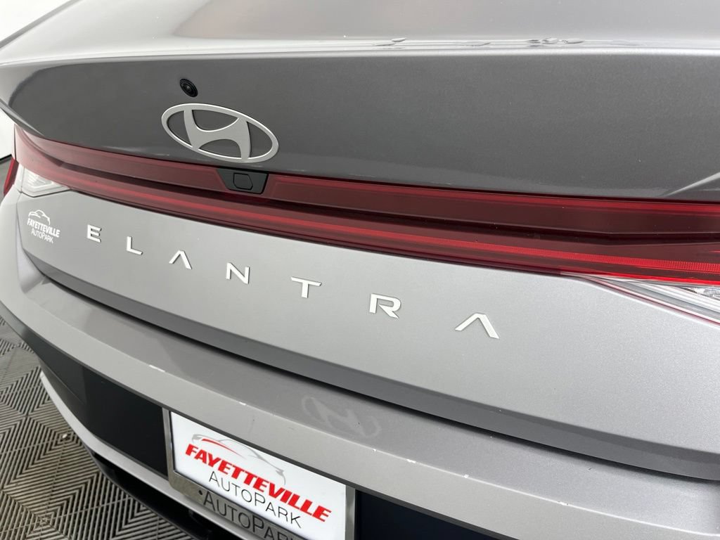 2025 Hyundai Elantra SEL - Photo 3