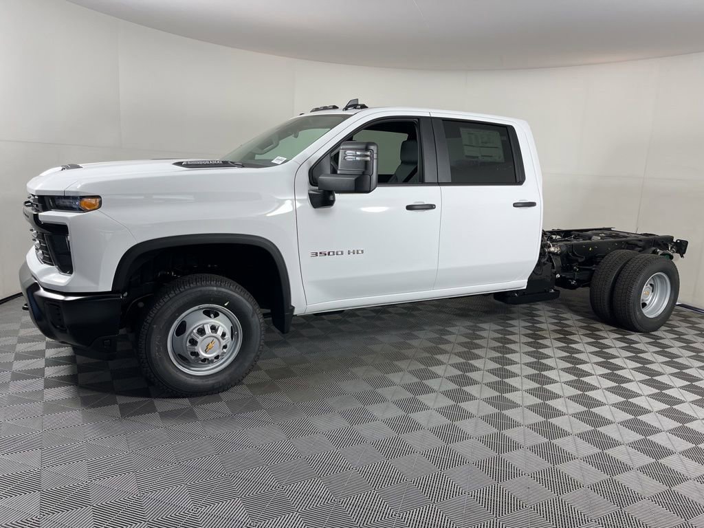 2026 Chevrolet Silverado 3500HD Work Truck photo 2