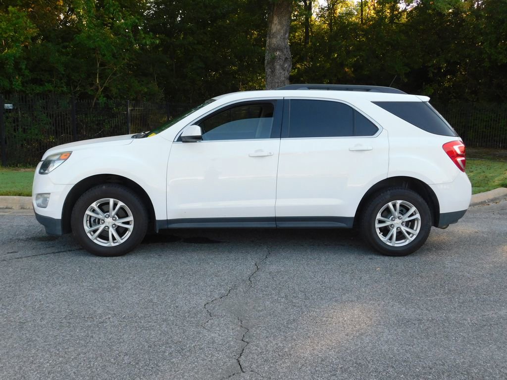 2017 Chevrolet Equinox LT photo 2