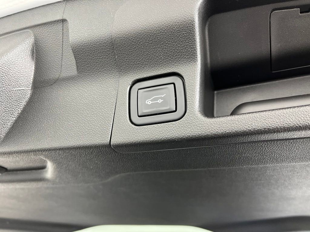 2022 GMC Acadia SLE - Photo 11