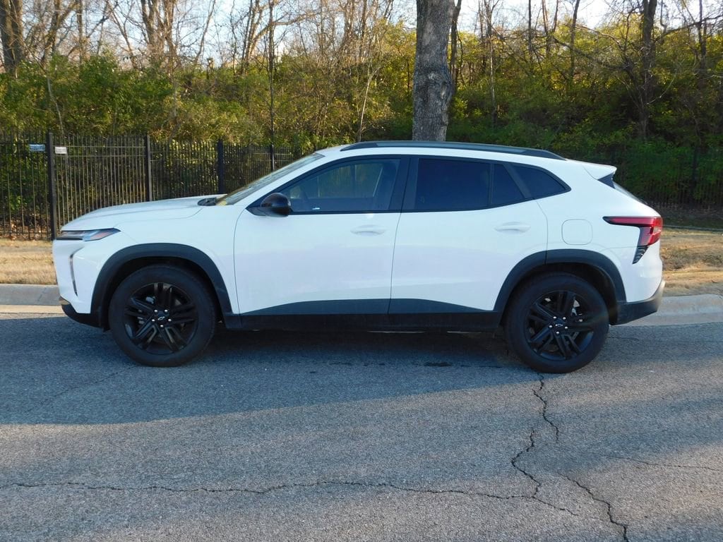 Used 2025 Chevrolet Trax Activ SUV