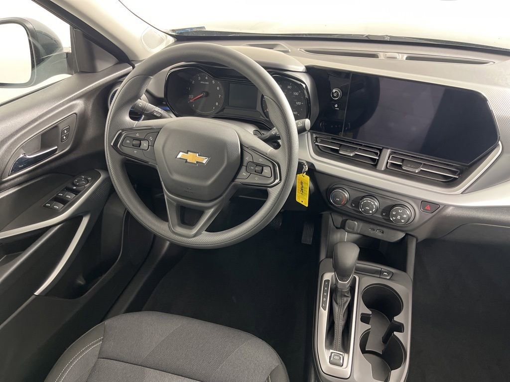2025 Chevrolet Trax LS - Photo 11