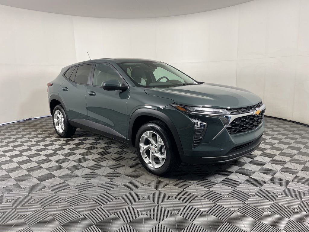 2025 Chevrolet Trax LS - Photo 6