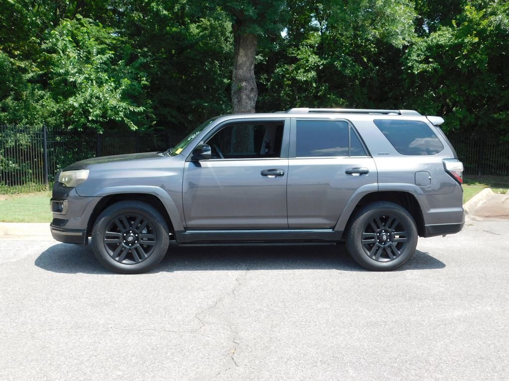 2019 Toyota 4Runner SR5 photo 2