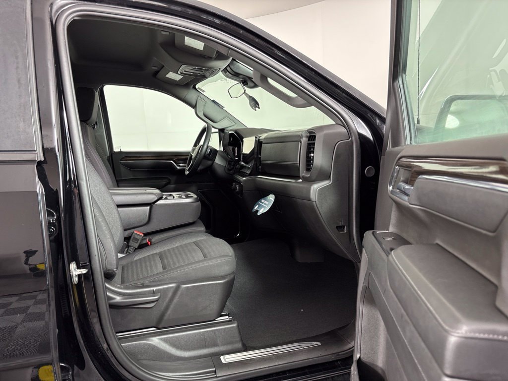 2024 Chevrolet Silverado 1500 LT - Photo 13