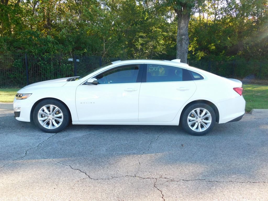 2024 Chevrolet Malibu 1LT photo 2