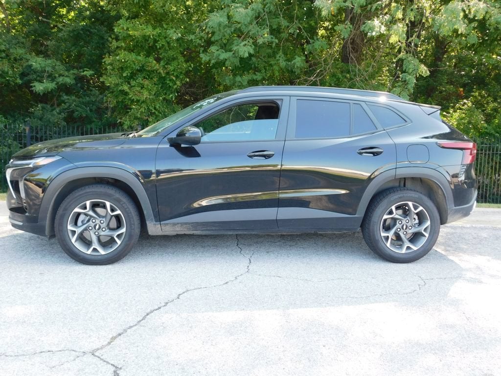 Used 2025 Chevrolet Trax LT SUV