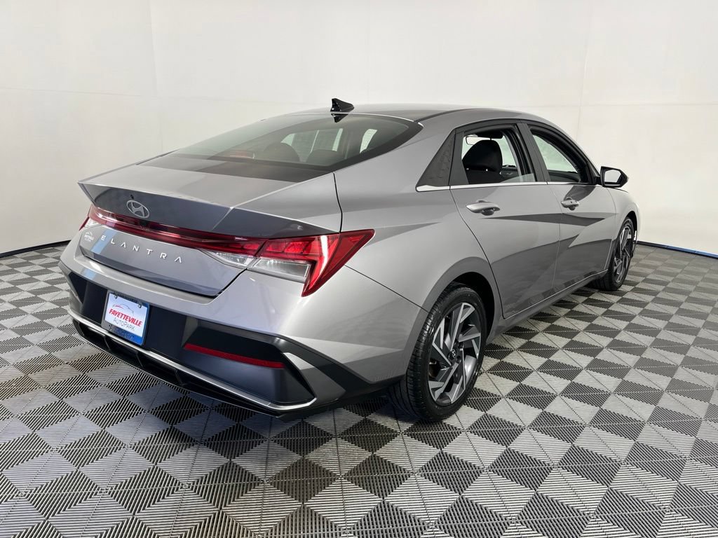 2025 Hyundai Elantra SEL - Photo 14