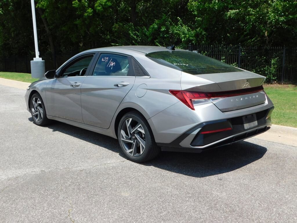 Used 2025 Hyundai Elantra SEL Convenience Sedan