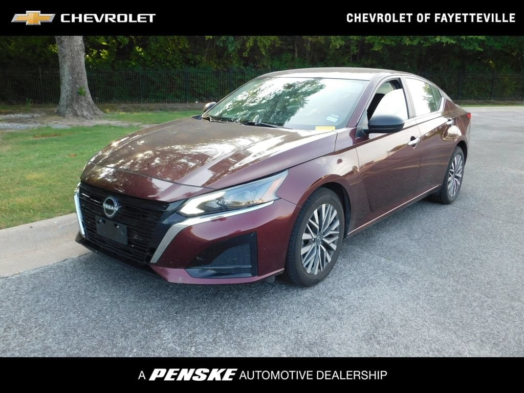 Used 2025 Nissan Altima SV Sedan