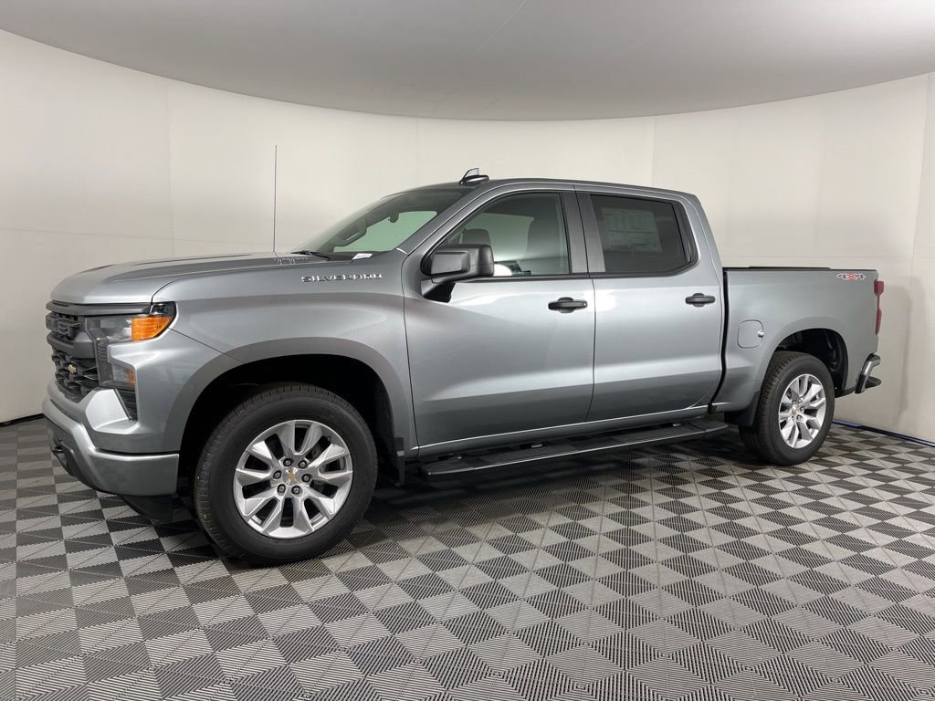 2026 Chevrolet Silverado 1500 Custom photo 2