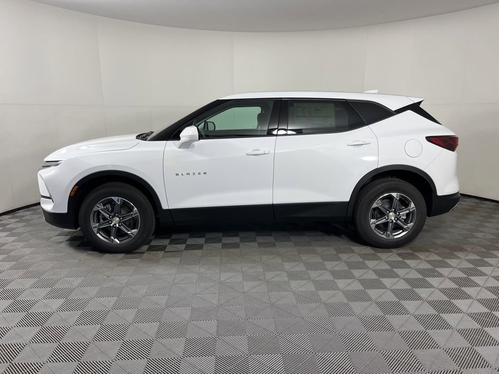 2026 Chevrolet Blazer 2LT photo 2