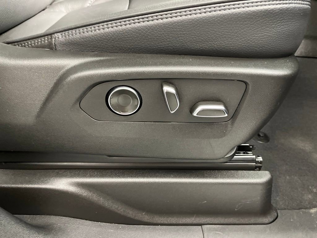 2024 GMC Yukon Denali - Photo 8