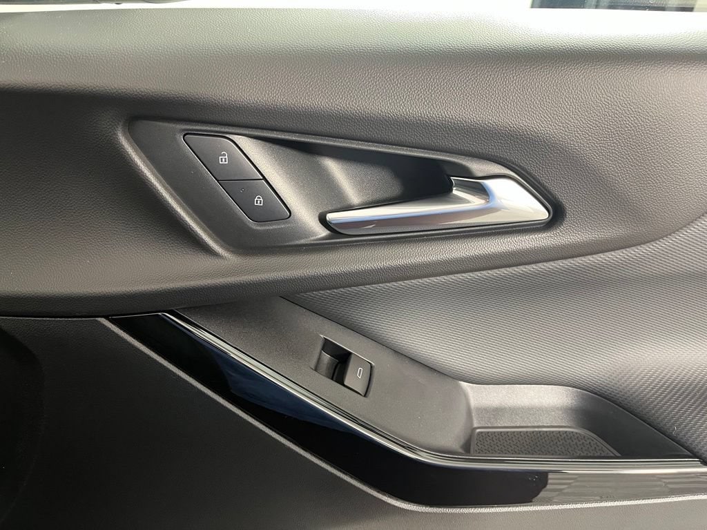 2027 Chevrolet Equinox LT - Photo 11