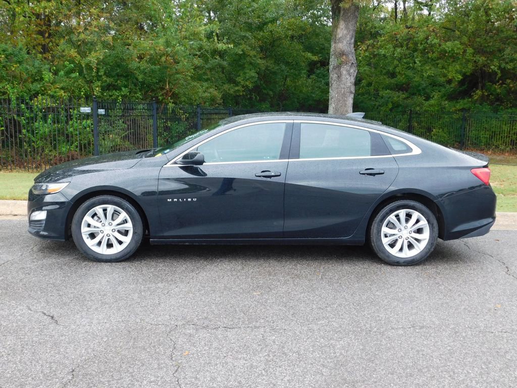 2024 Chevrolet Malibu 1LT photo 2