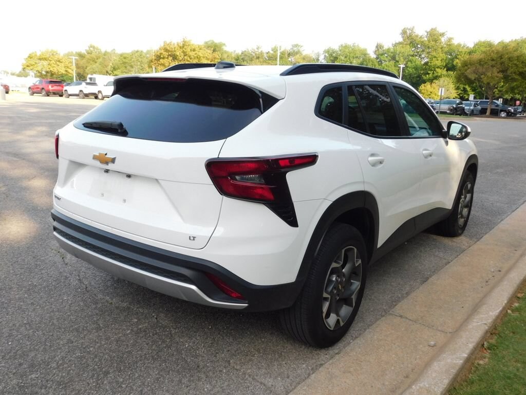 Used 2025 Chevrolet Trax LT SUV