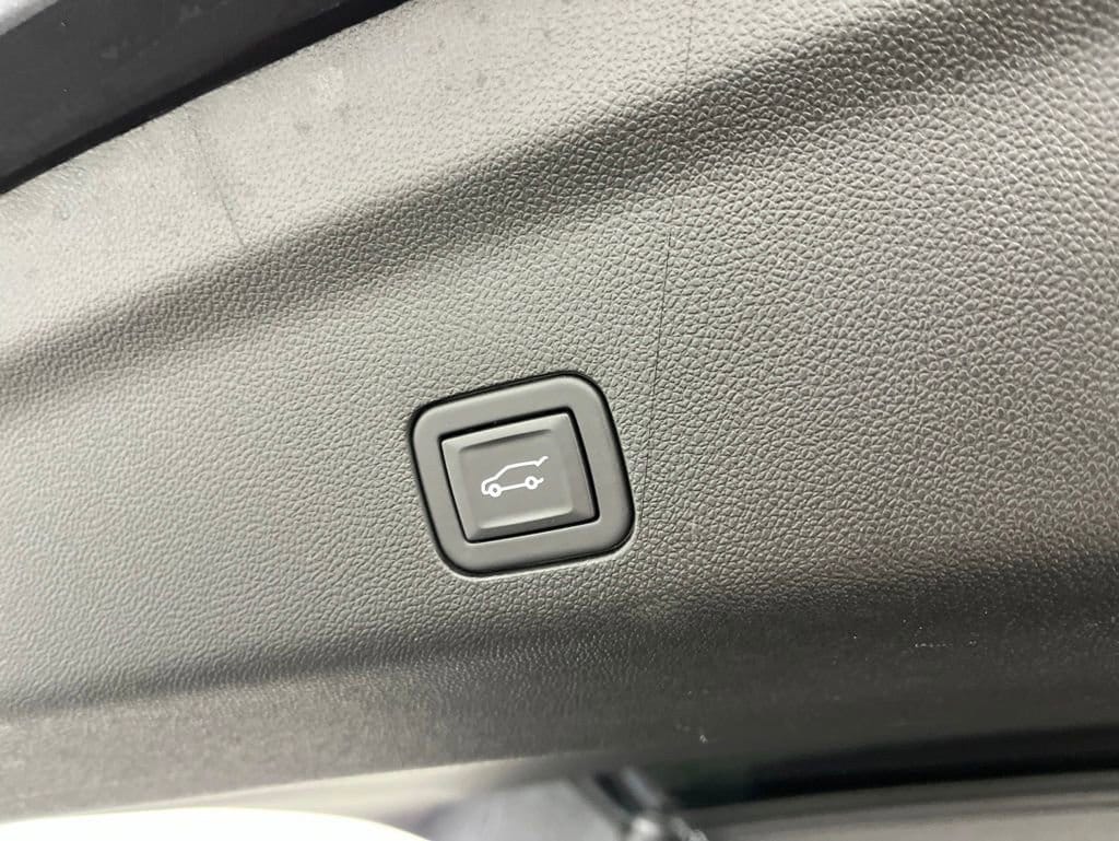 2024 GMC Yukon Denali - Photo 14