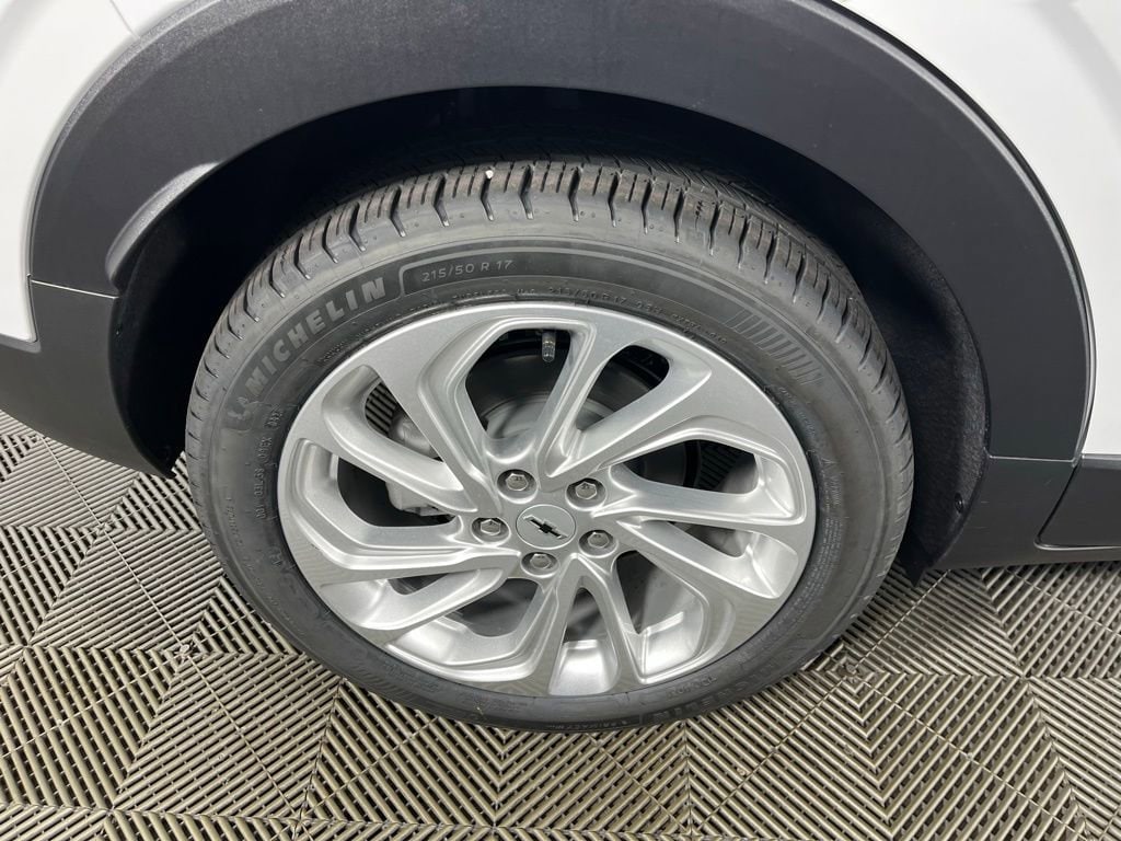 2027 Chevrolet Bolt LT - Photo 16