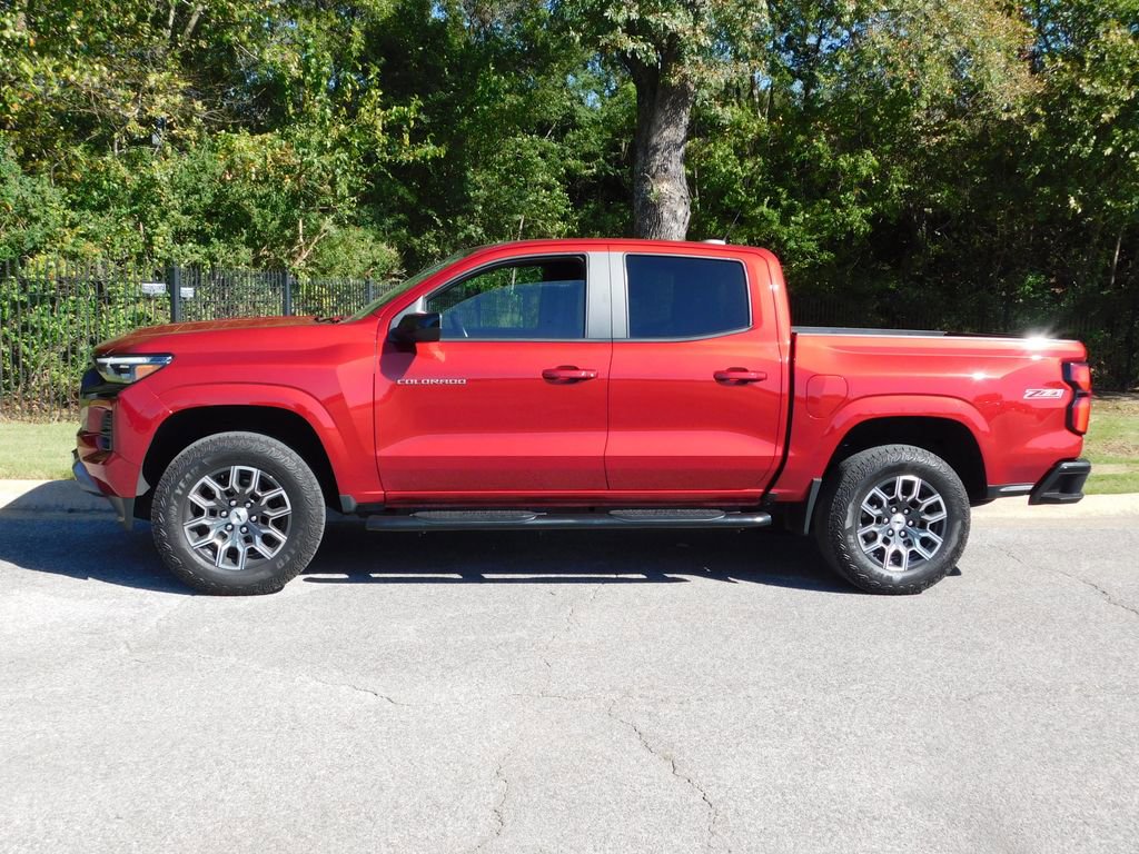 2023 Chevrolet Colorado Z71 photo 2