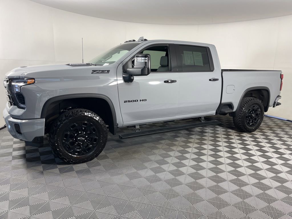 2024 Chevrolet Silverado 2500HD LTZ photo 2