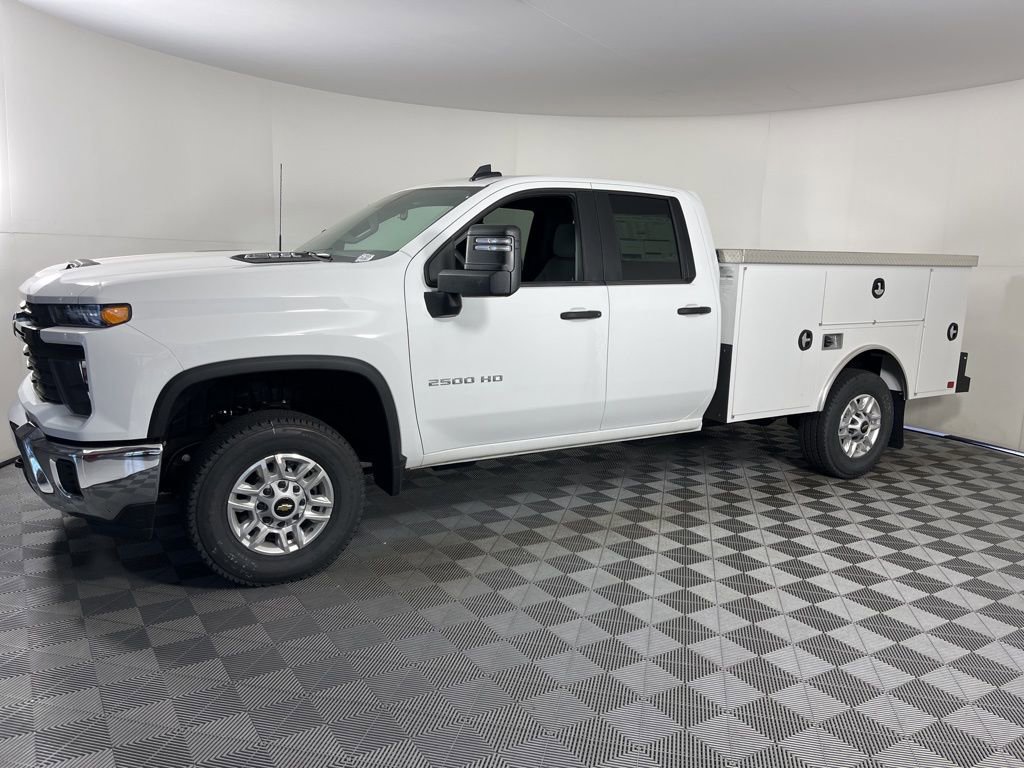 2025 Chevrolet Silverado 2500HD photo 2