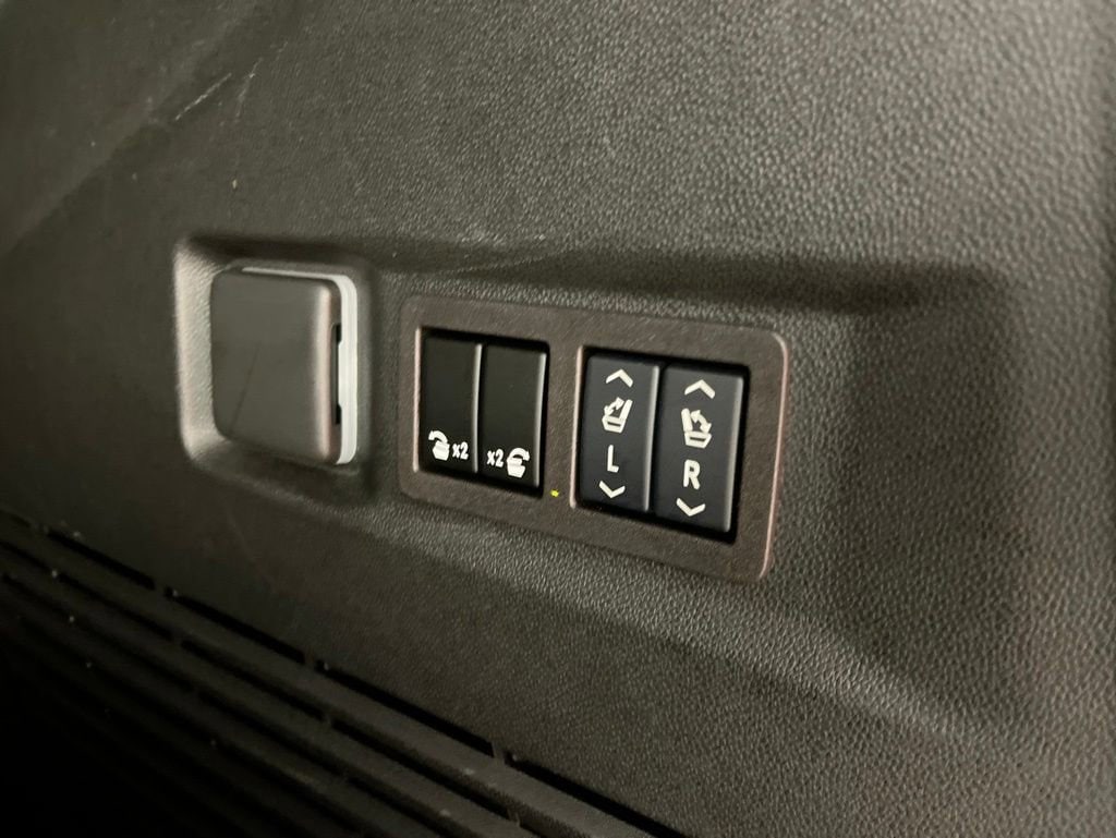 2024 GMC Yukon Denali - Photo 12