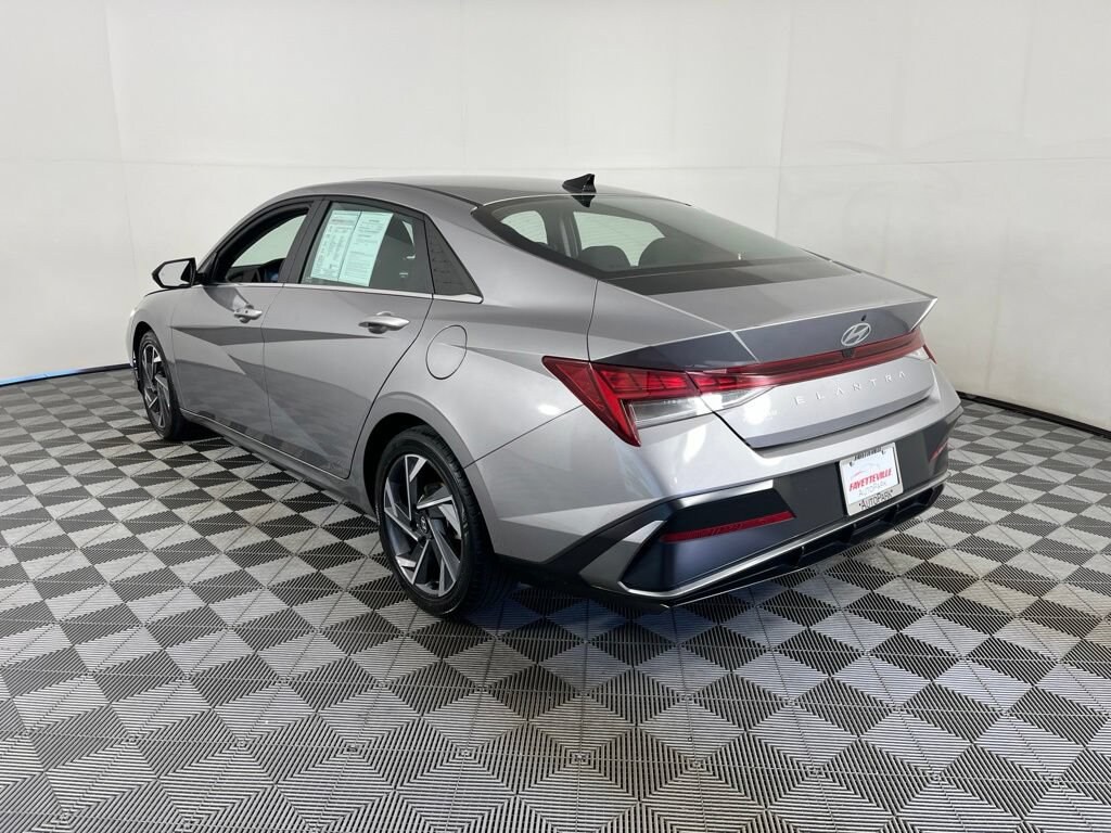 Used 2025 Hyundai Elantra SEL Convenience Sedan