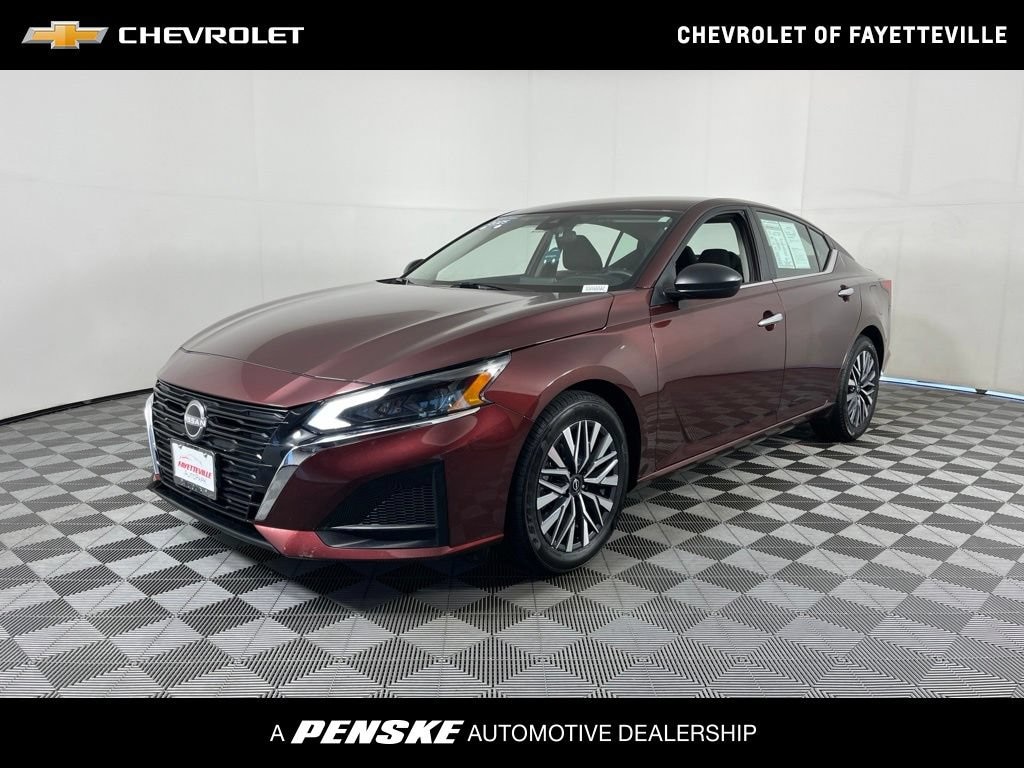 Used 2025 Nissan Altima SV Sedan