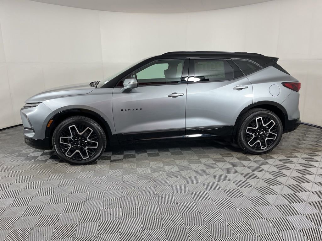 2025 Chevrolet Blazer RS photo 2
