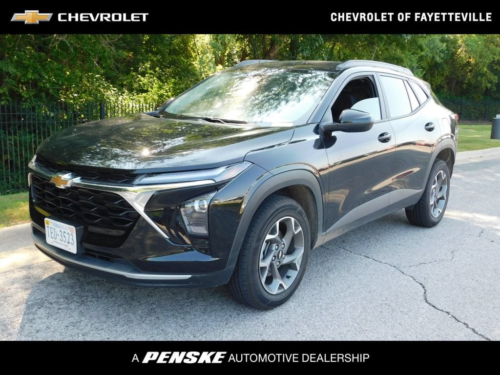 Used 2025 Chevrolet Trax LT SUV