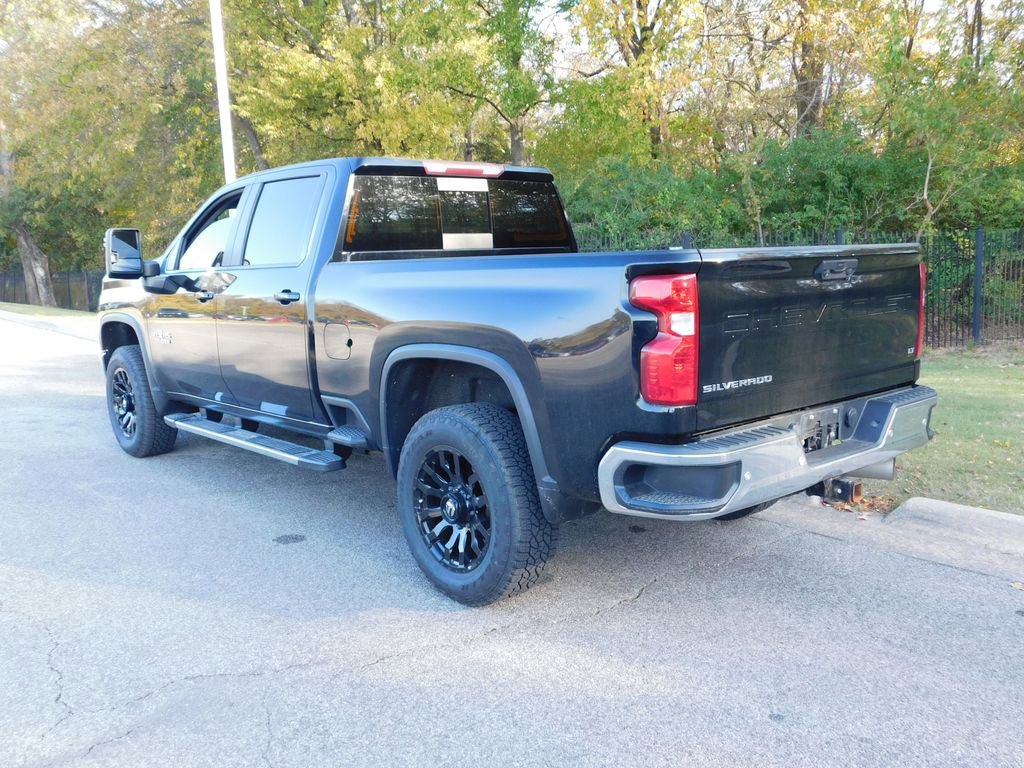 2020 Chevrolet Silverado 2500HD LT photo 3