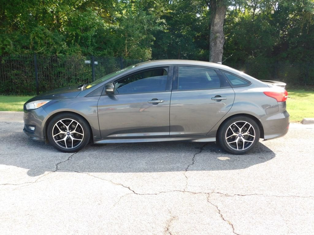 Used 2016 Ford Focus SE with VIN 1FADP3F27GL398720 for sale in Fayetteville, AR