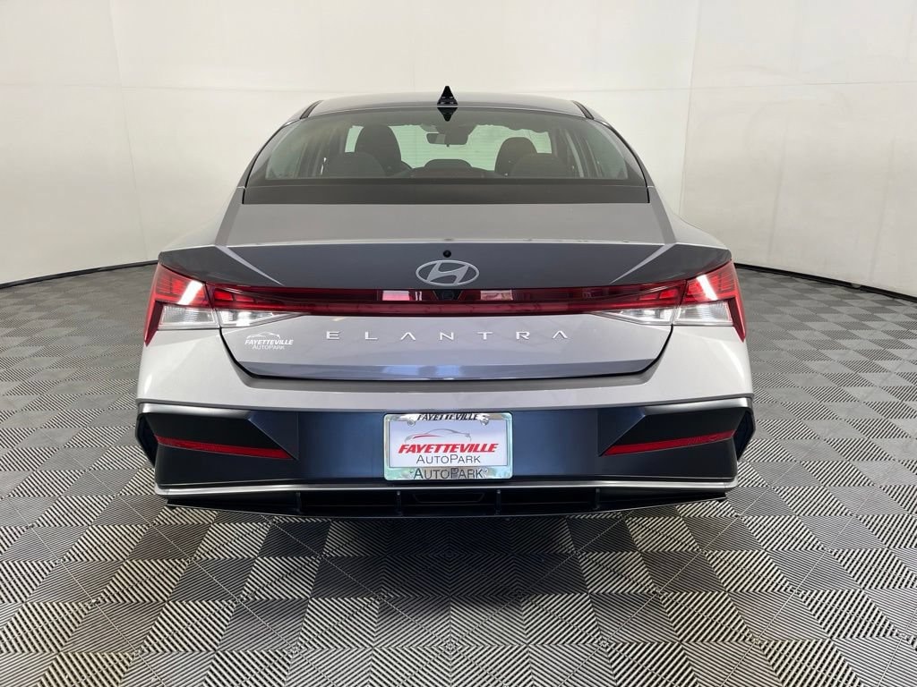Used 2025 Hyundai Elantra SEL Convenience Sedan
