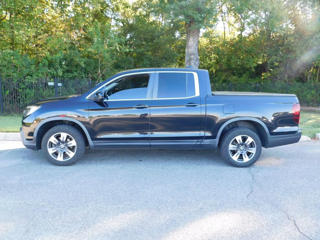 2017 Honda Ridgeline RTL-T photo 2