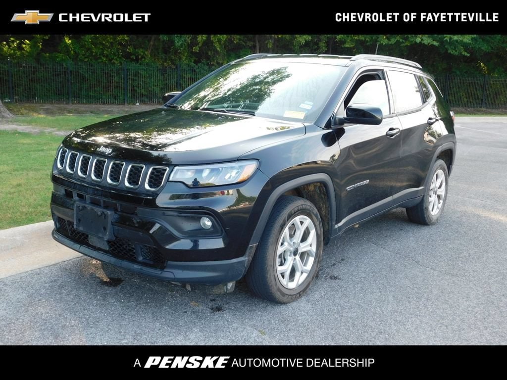 Used 2025 Jeep Compass Latitude SUV