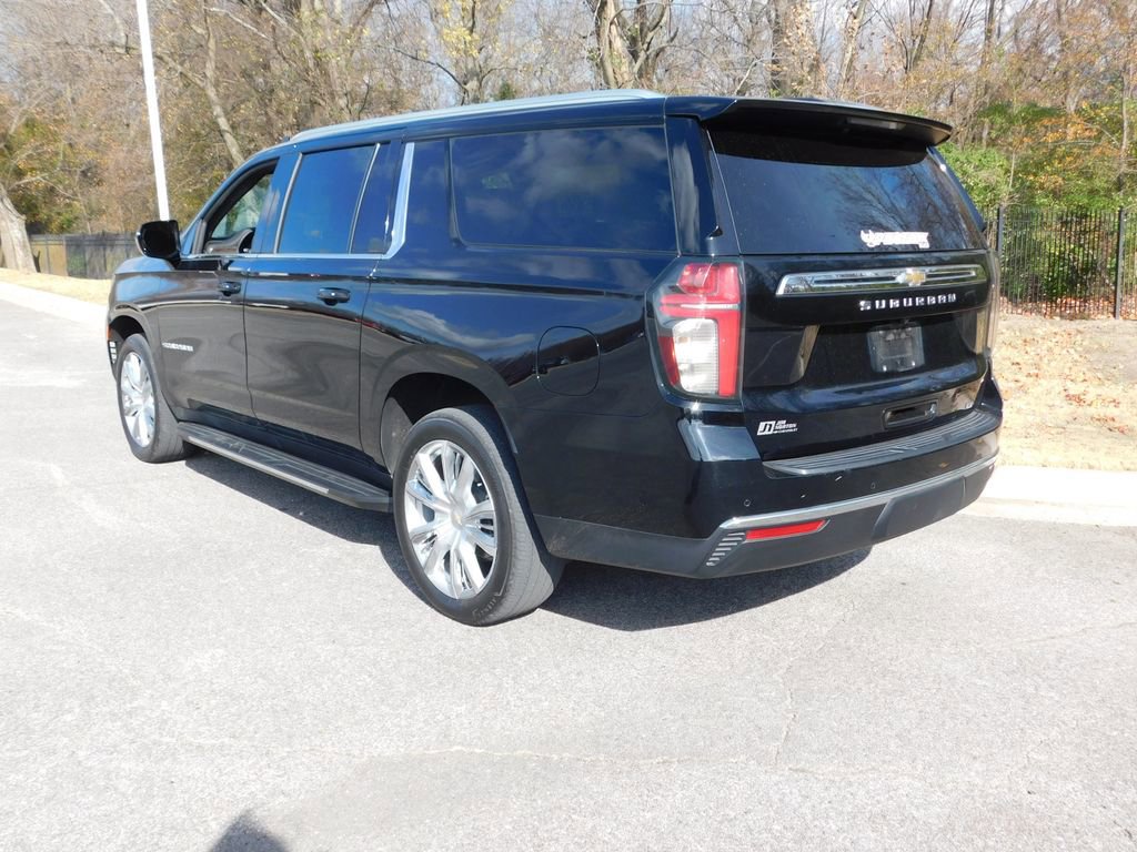 2021 Chevrolet Suburban LT photo 2