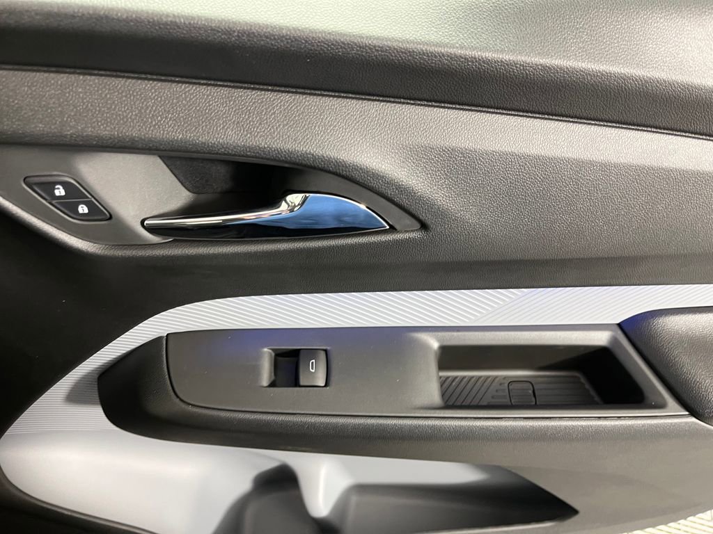 2027 Chevrolet Bolt RS - Photo 32