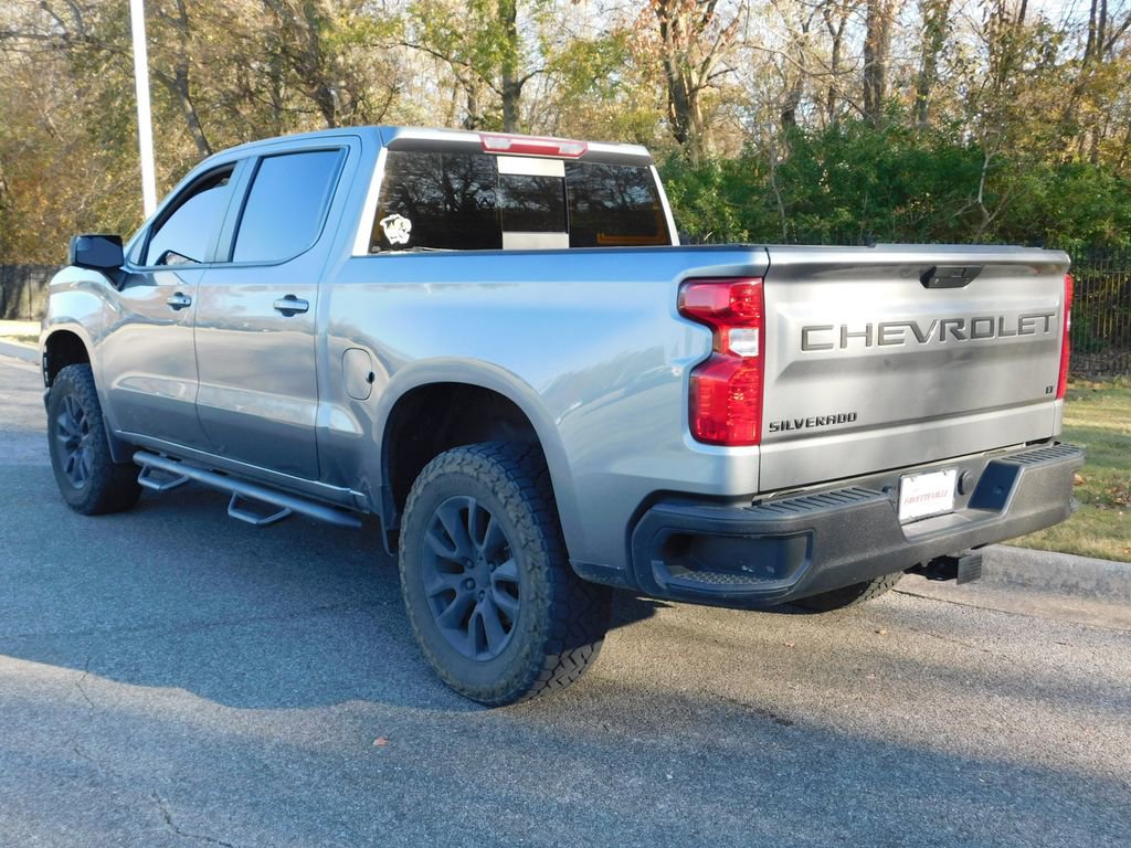 2022 Chevrolet Silverado 1500 LT photo 2