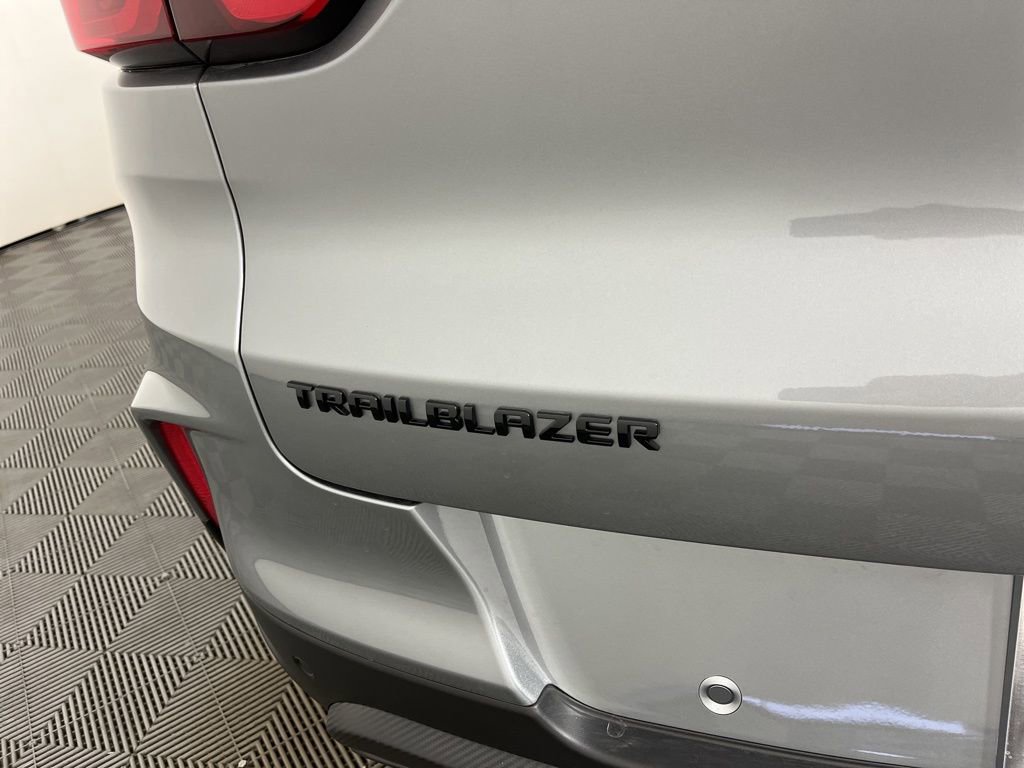2026 Chevrolet Trailblazer RS photo 2