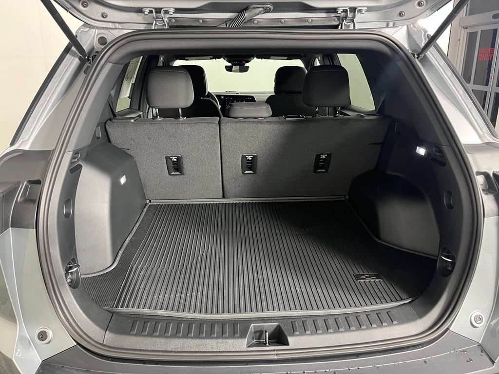 2027 Chevrolet Equinox LT - Photo 22