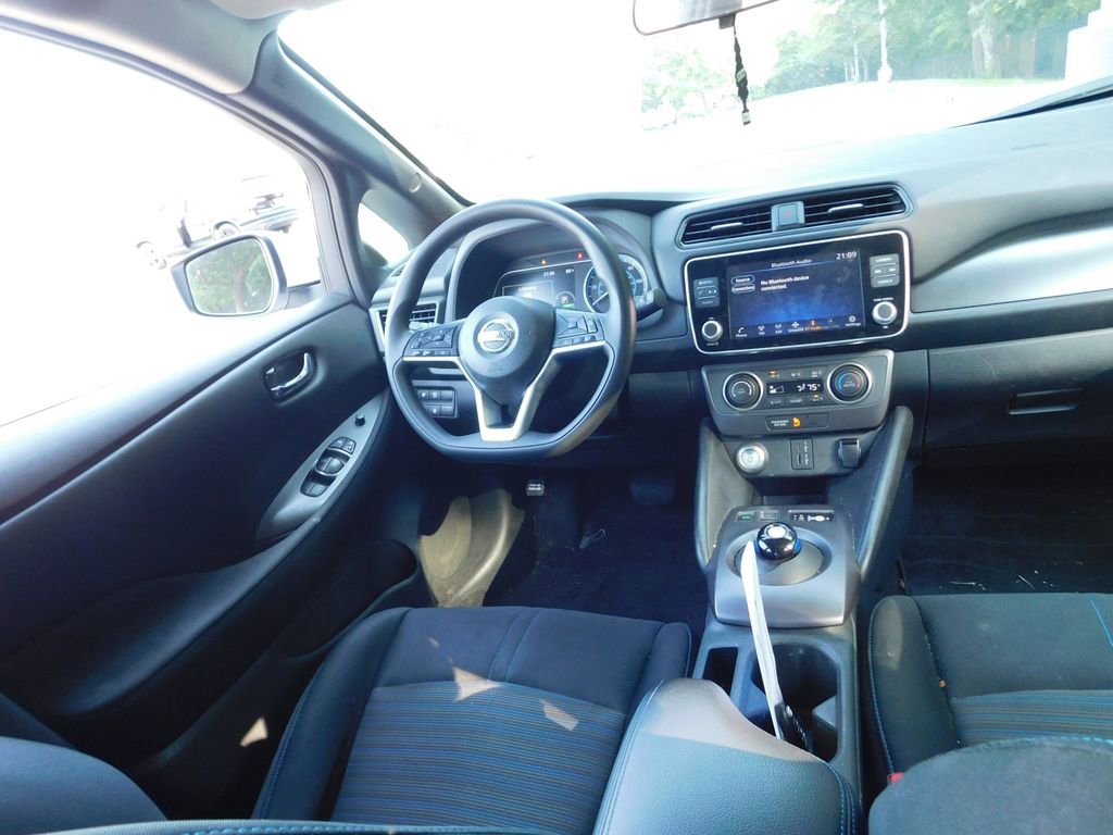 2022 Nissan Leaf S photo 2