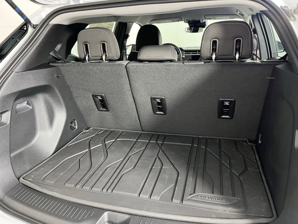 2027 Chevrolet Bolt LT - Photo 19