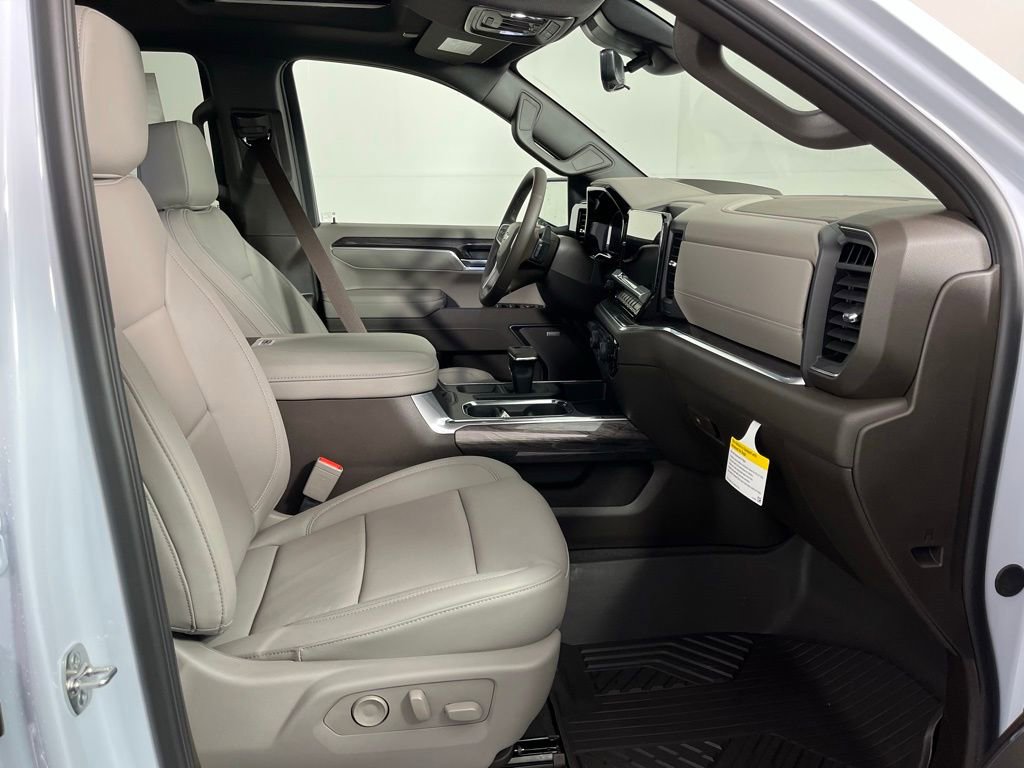 2026 Chevrolet Silverado 1500 LTZ - Photo 10
