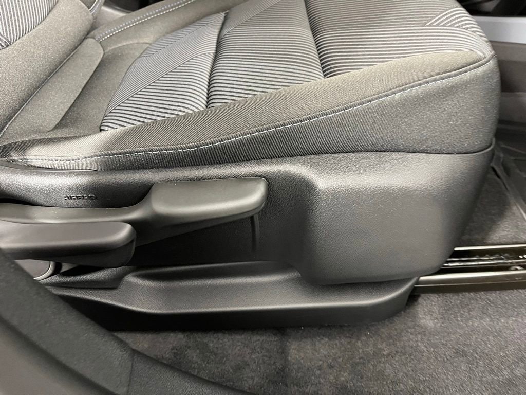 2027 Chevrolet Bolt LT - Photo 9