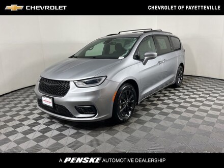 2021 Chrysler Pacifica Touring Van Passenger Van