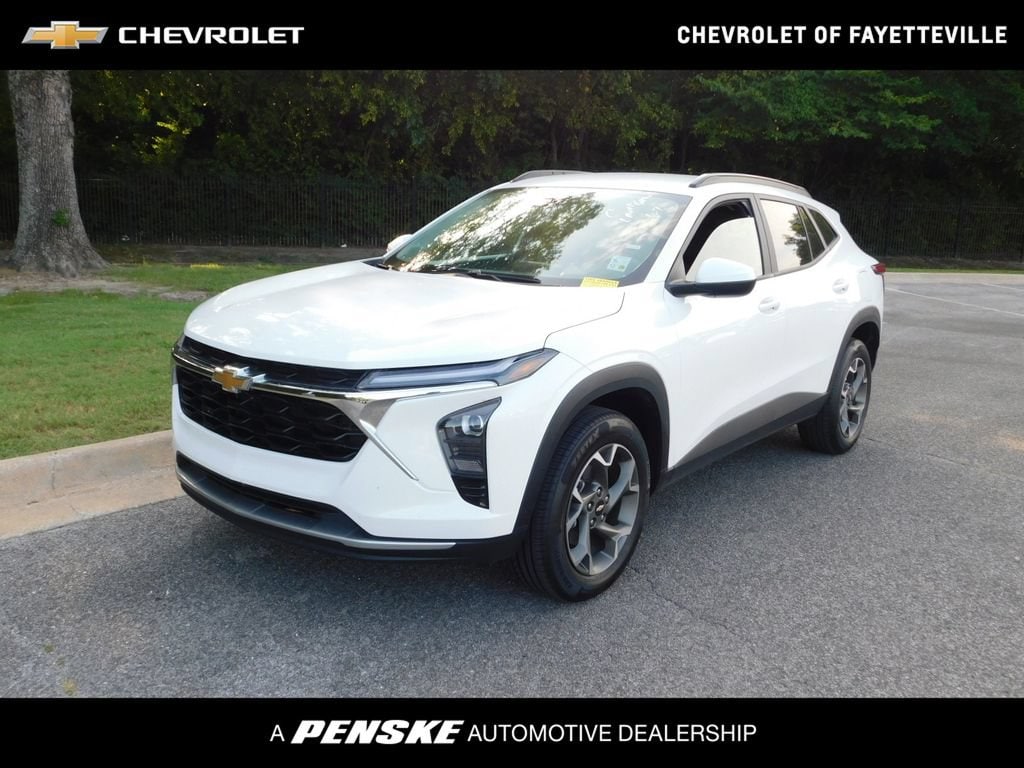 Used 2025 Chevrolet Trax LT SUV