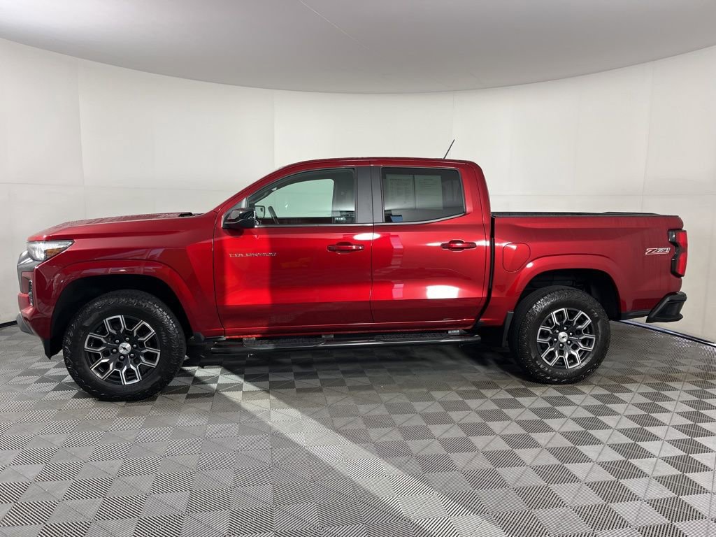 2023 Chevrolet Colorado Z71 photo 2