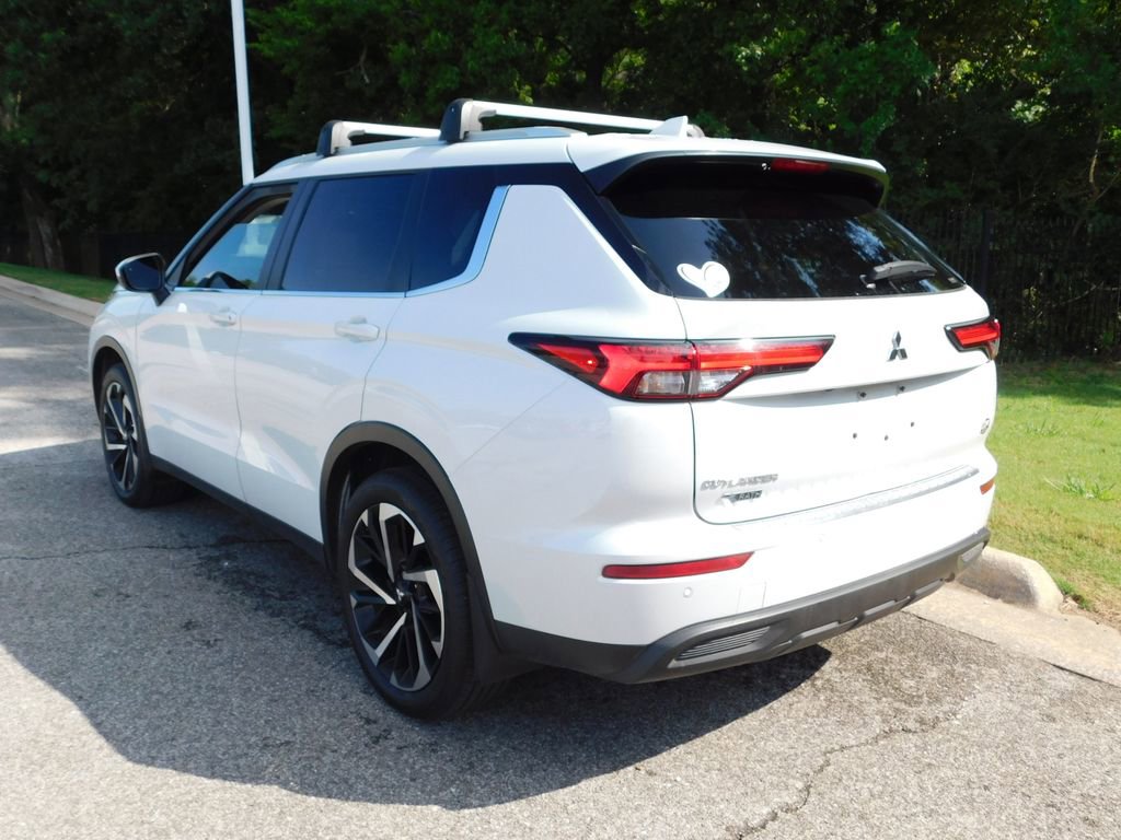 2022 Mitsubishi Outlander ES photo 2