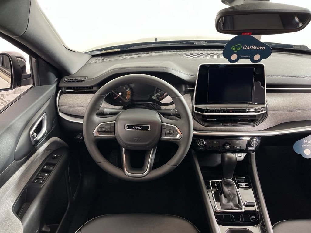 Used 2025 Jeep Compass Latitude SUV