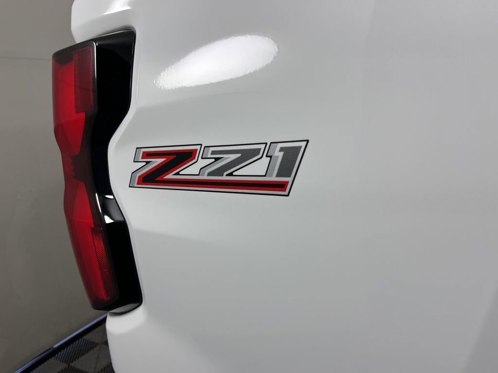 2025 Chevrolet Colorado Z71 photo 3